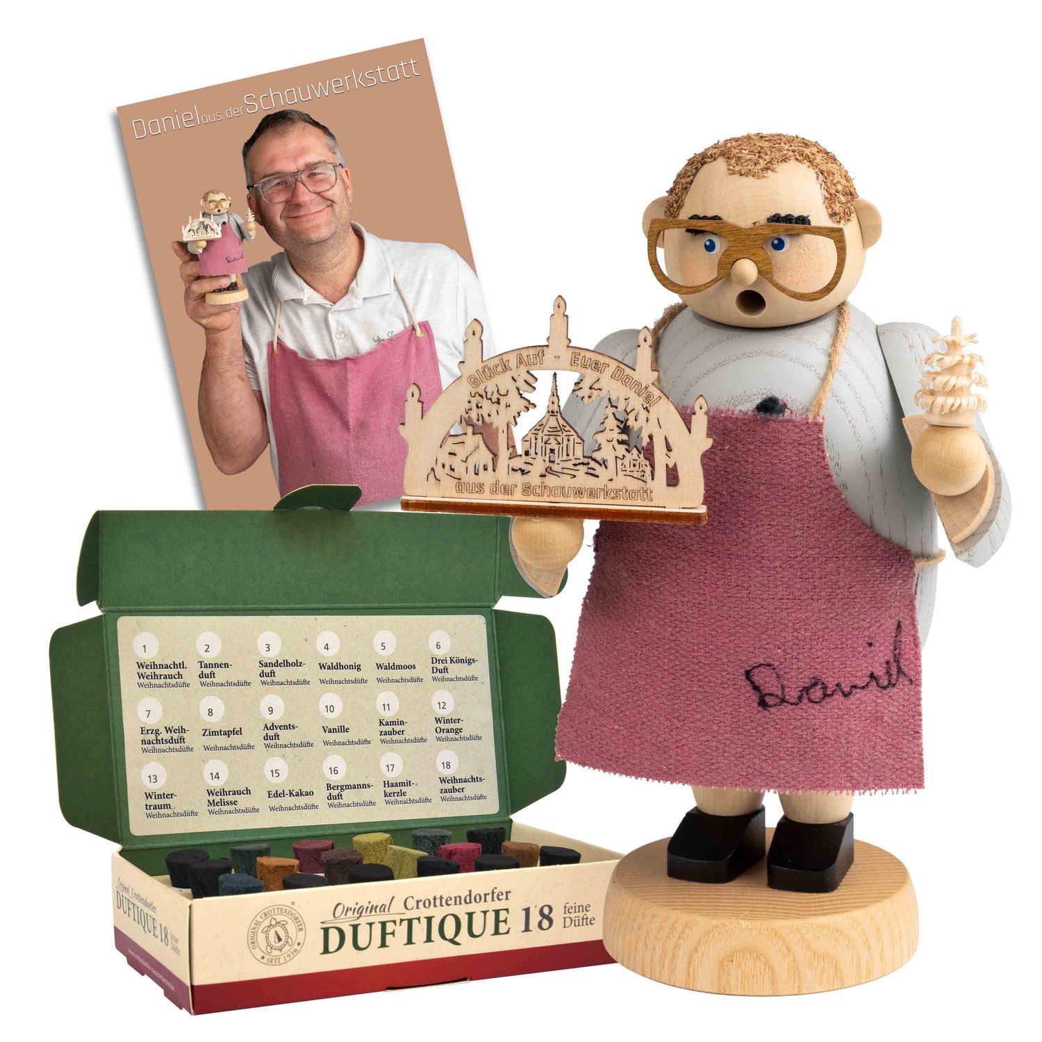 Räuchermännchen Daniel aus der Schauwerkstatt mit roter Schürze Räucherkerzen und Autogrammkarte